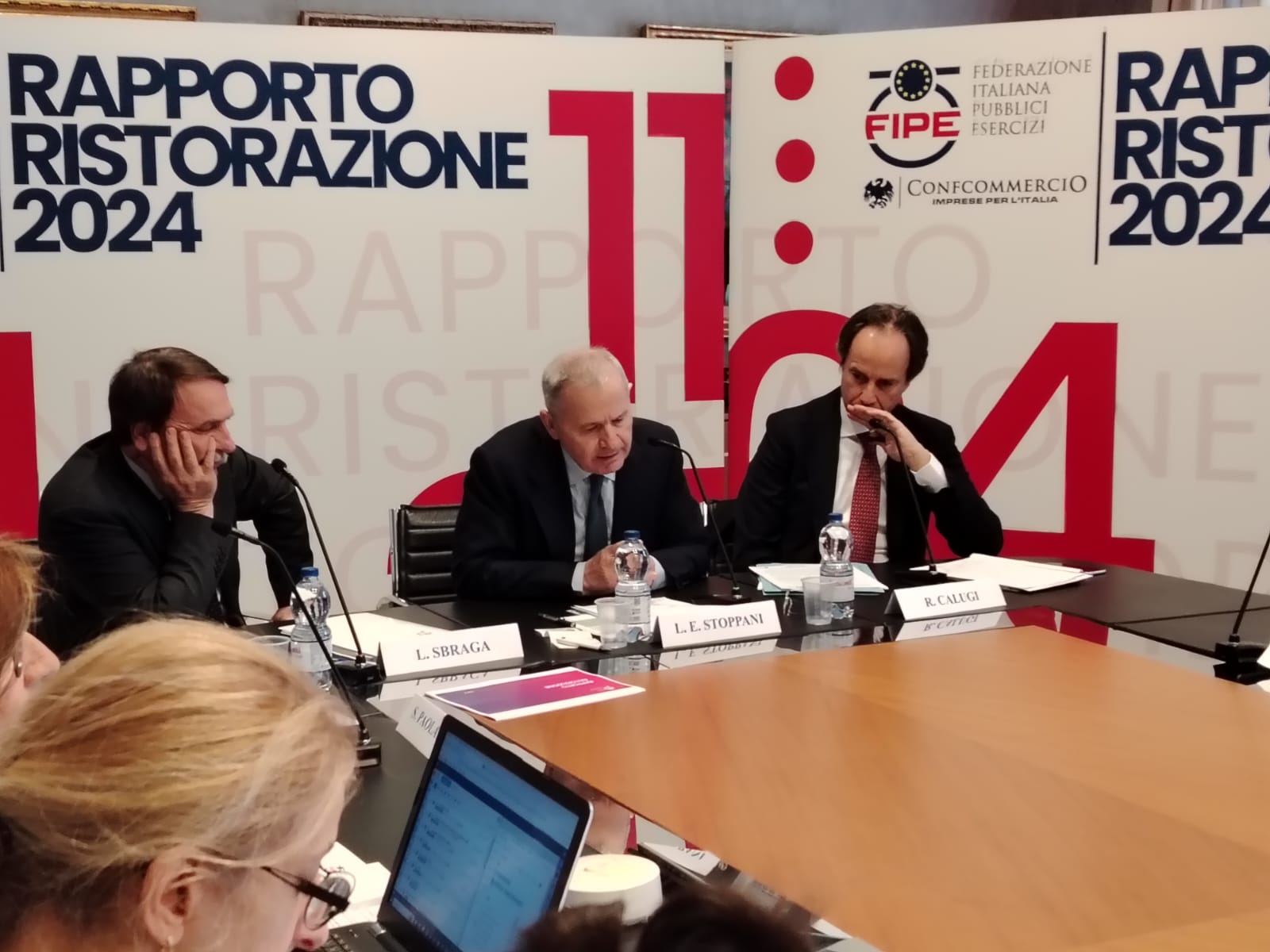 Da sinistra: il direttore del Centro Studi Fipe, Luciano Sbraga, il presidente della Fipe, Lino Enrico Stoppani e il direttore generale della Fipe, Roberto Calugi.